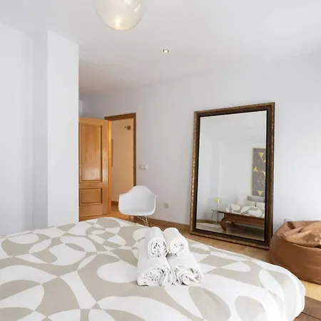 Hauzify I Ramon Y Cajal Apartment